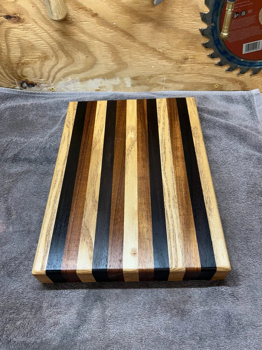 Minimalist-Cutting-Board Exotic Wood Zone