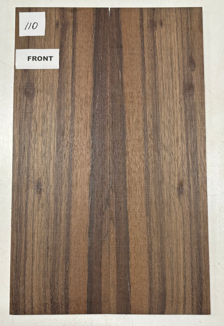 Dessus de guitare en noyer noir appariés "bookmatch" 21" x 7-1/4" x 1/4" #332