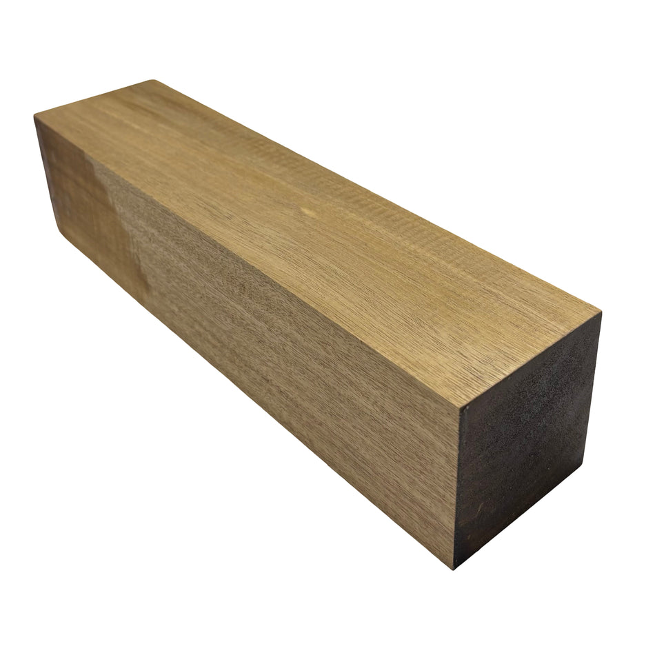 Molinillo de pimienta de mango en blanco