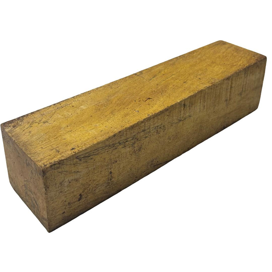 Molino de pimienta de tamarindo amarillo en blanco